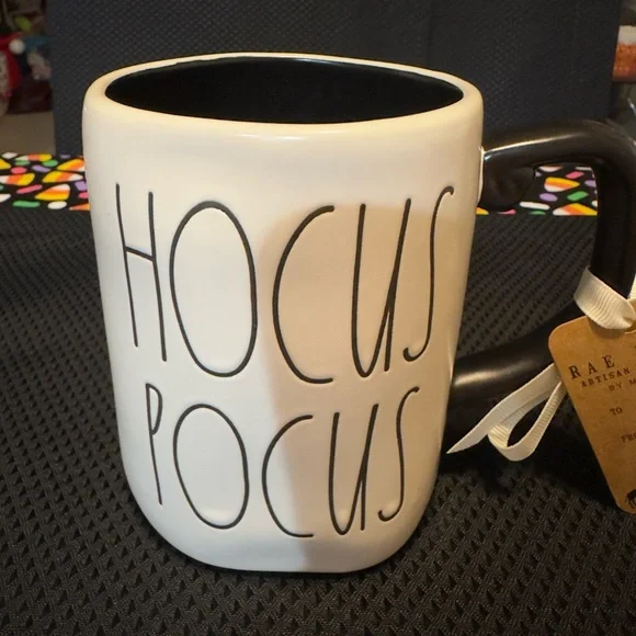 NWT RAE DUNN “HOCUS POCUS” HALLOWEEN BLACK & WHITE MUG - Picture 1 of 5